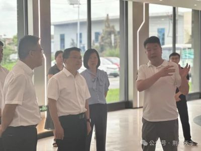 荆州市政协主席蒋鸿一行莅临荆州天宇“大力发展新质生产力,加速推进新型工业化”专题调研